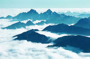关于层层山峰的诗句